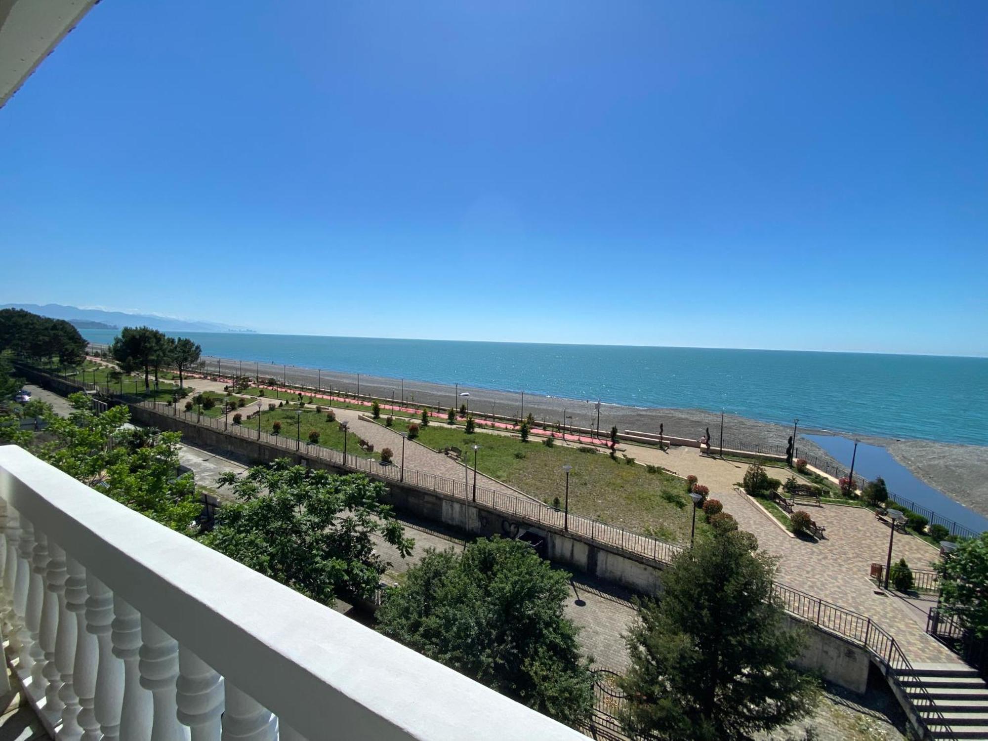 Guesthouse White Swan Kobuleti Exterior foto