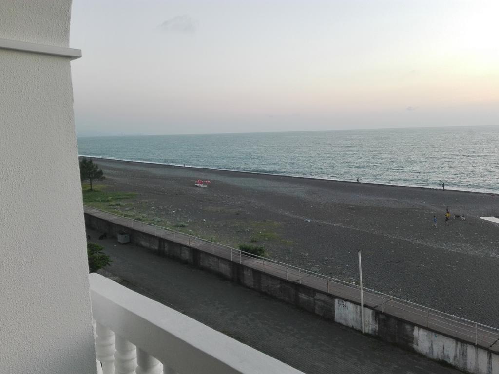 Guesthouse White Swan Kobuleti Exterior foto