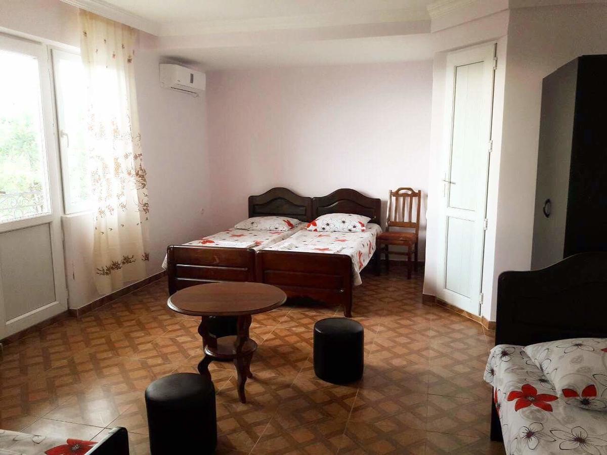 Guesthouse White Swan Kobuleti Exterior foto