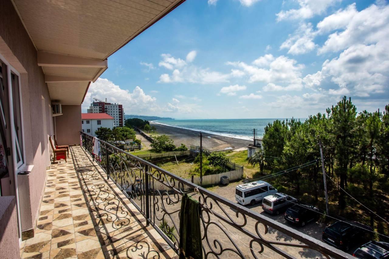 Guesthouse White Swan Kobuleti Exterior foto